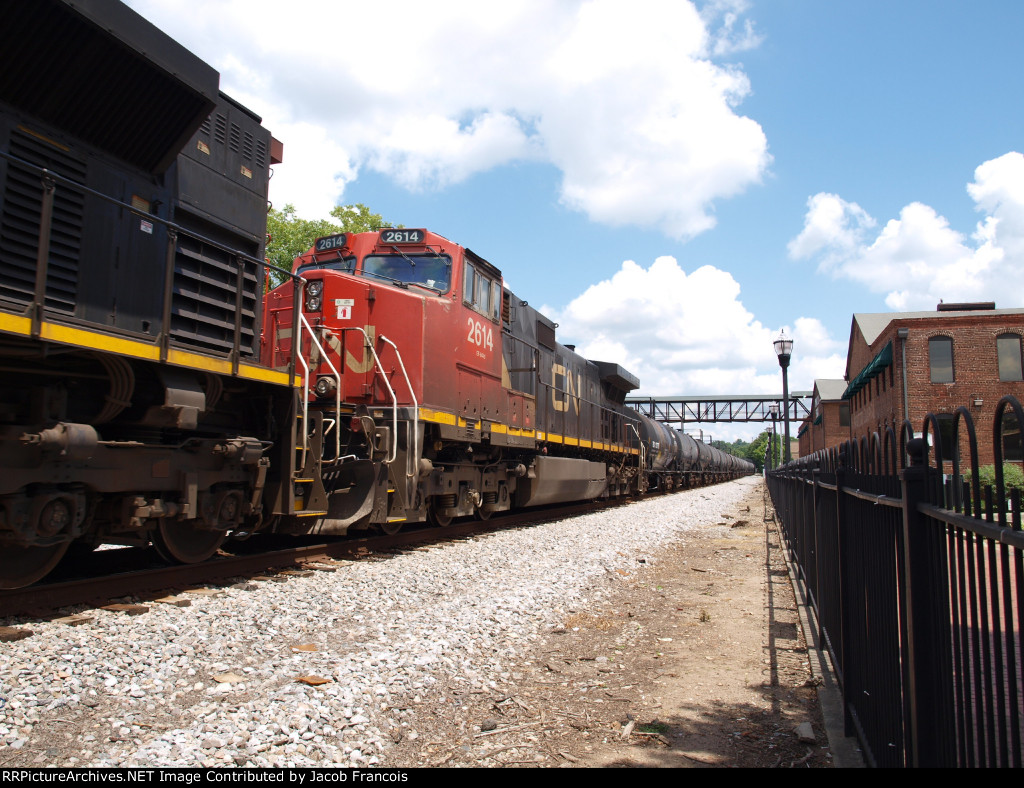 CN 2614